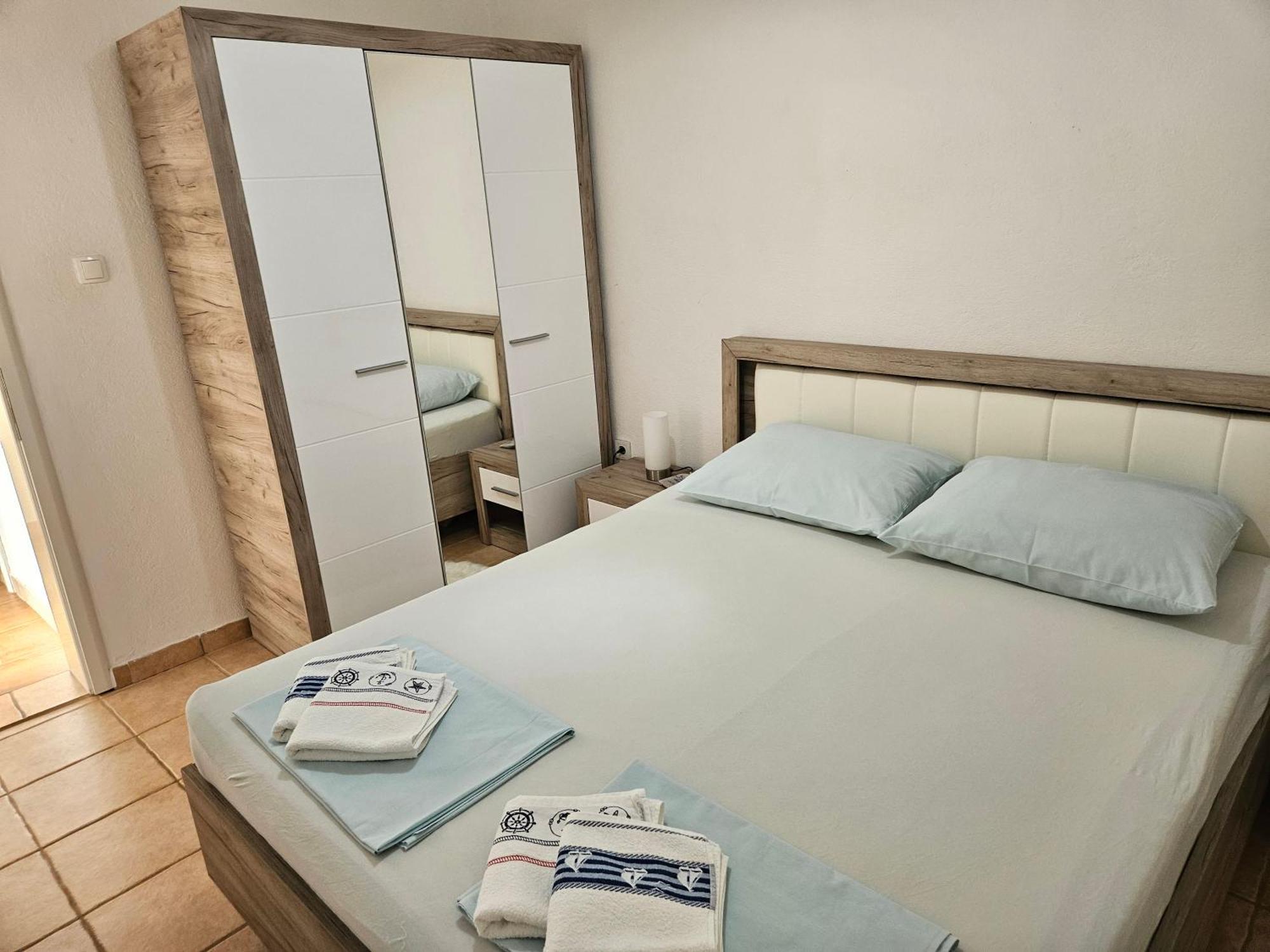 Apartments Mara Splitska Εξωτερικό φωτογραφία